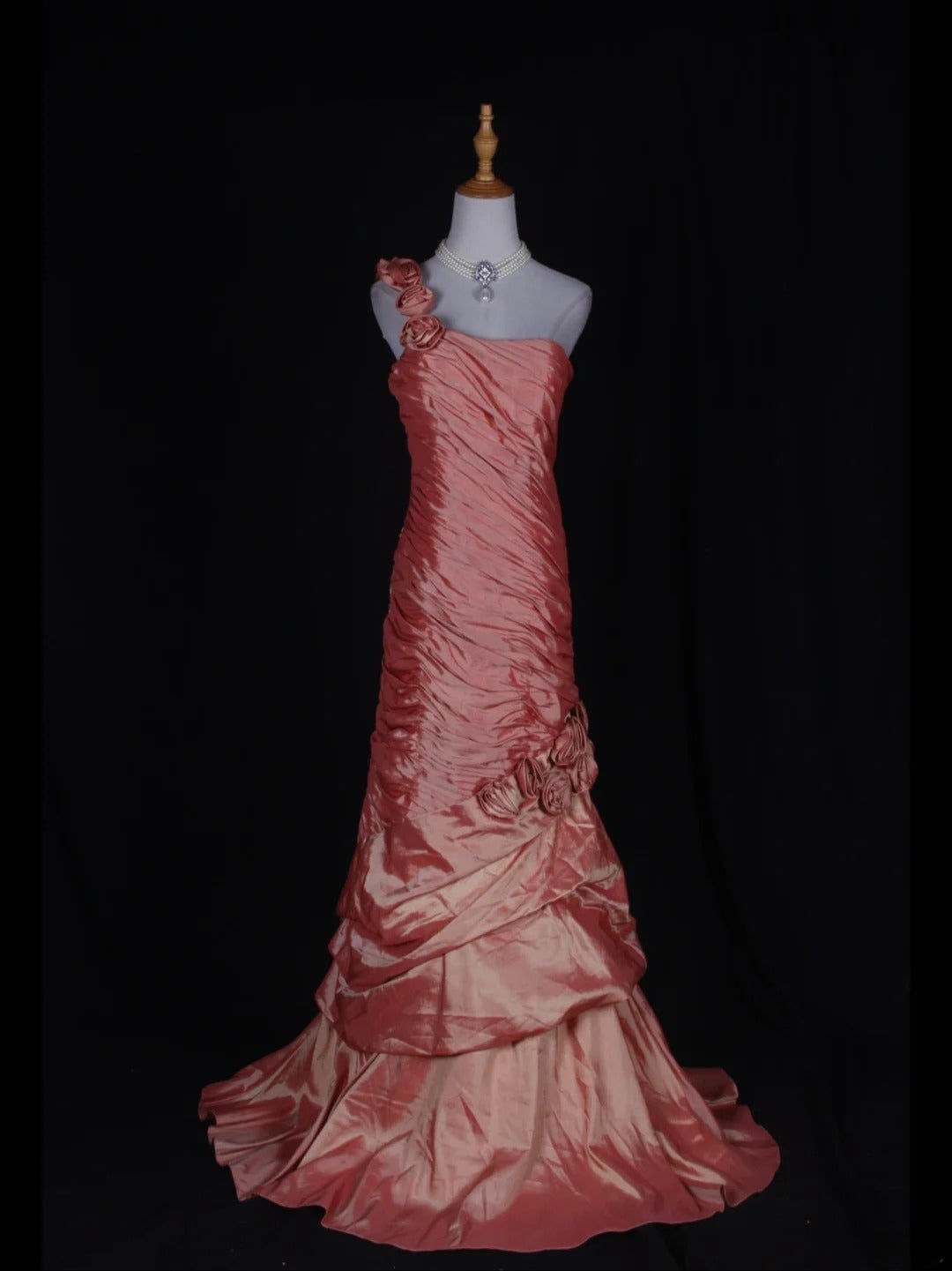 Vintage Meerjungfrauen-Kleid aus den 1970er Jahren mit One-Shoulder-Ausschnitt, plissiertem Rüschenoberteil aus Taft – Inspiration für lange Ballkleider zum 19. Geburtstag, formelles Abendkleid AS357