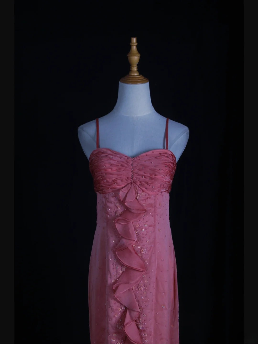 Retro-Abendkleid im 60er-Jahre-Stil: Rosa Chiffonkleid mit Perlen, asymmetrischem Saum und Spaghettiträgern, Inspiration für den 22. Geburtstag, formelles Abendkleid AS367