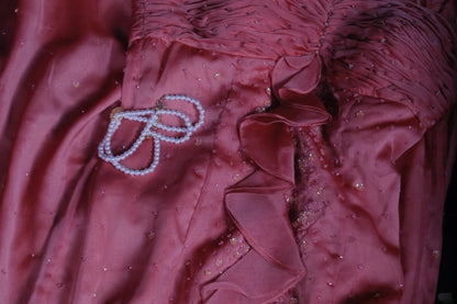 Retro-Abendkleid im 60er-Jahre-Stil: Rosa Chiffonkleid mit Perlen, asymmetrischem Saum und Spaghettiträgern, Inspiration für den 22. Geburtstag, formelles Abendkleid AS367