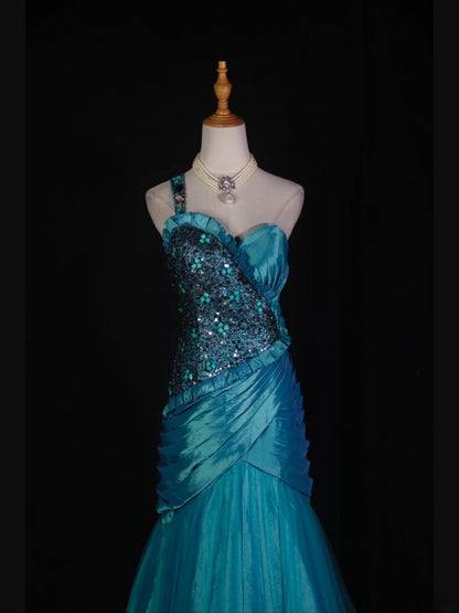 Vintage Meerjungfrauen-Kleid aus den 1950er Jahren mit One-Shoulder-Ausschnitt, plissiertem Rüschenoberteil aus Taft – Inspiration für lange Ballkleider zum 19. Geburtstag (AS368)