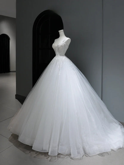 Elegante, stilvolle lange Brautkleider im Boho-Stil mit Spaghettiträgern und figurbetonter Spitze (Modell AS368)