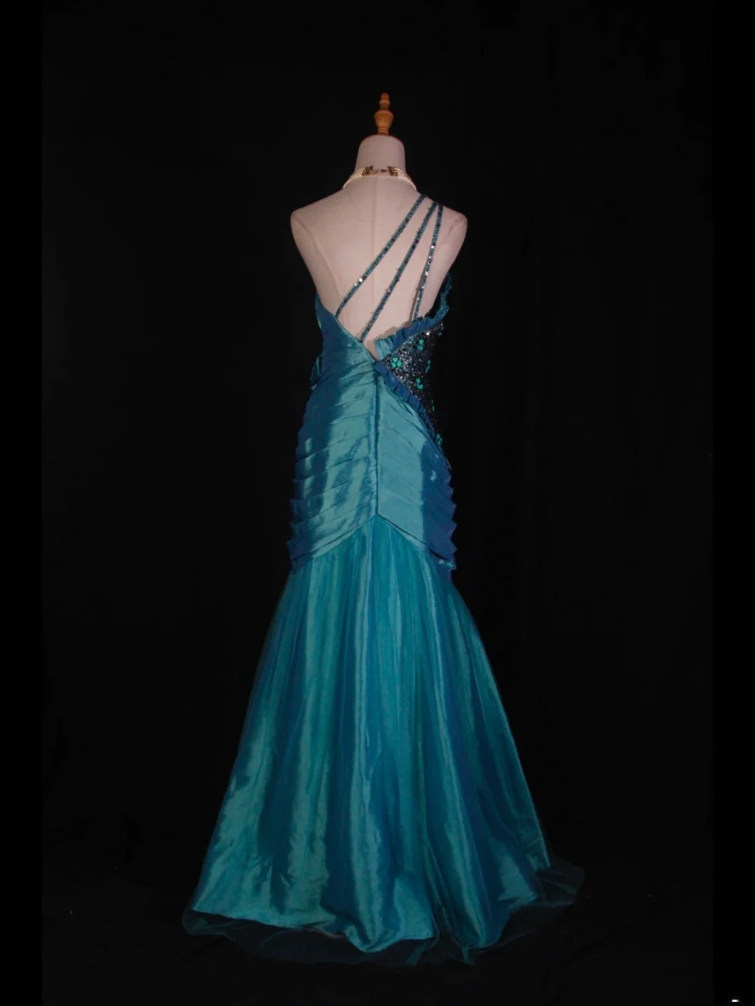 Vintage Meerjungfrauen-Kleid aus den 1950er Jahren mit One-Shoulder-Ausschnitt, plissiertem Rüschenoberteil aus Taft – Inspiration für lange Ballkleider zum 19. Geburtstag (AS368)