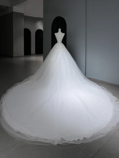 Elegante, stilvolle lange Brautkleider im Boho-Stil mit Spaghettiträgern und figurbetonter Spitze (Modell AS368)