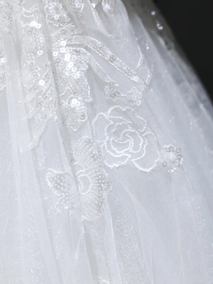 Elegante, stilvolle lange Brautkleider im Boho-Stil mit Spaghettiträgern und figurbetonter Spitze (Modell AS368)