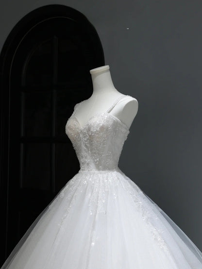 Elegante, stilvolle lange Brautkleider im Boho-Stil mit Spaghettiträgern und figurbetonter Spitze (Modell AS368)
