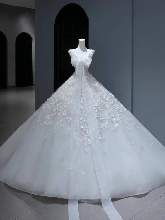 Princess Long Wedding Gowns Ball Gown V Neckline Style for Bride With Lace Appliques Train White Bridal Dresses AS372