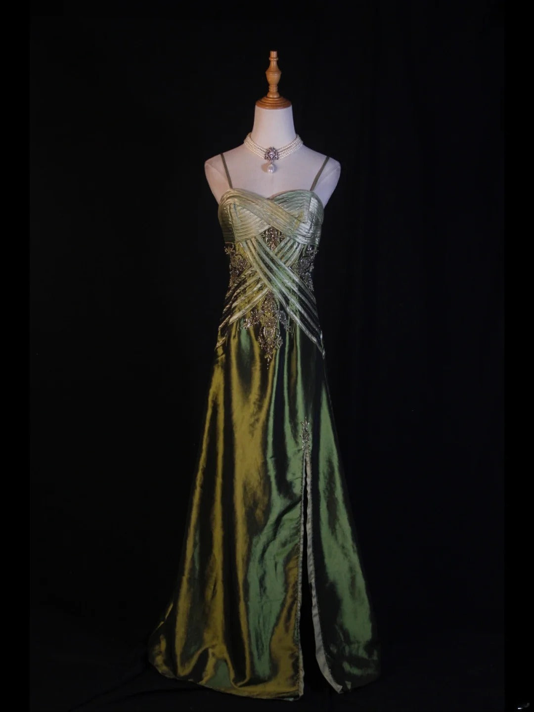 Retro 60s A line Spaghetti Straps Olive Green Satin With Ruffled Beads Slit Long Prom Dresses Inspo 22th Birthday Outfit Formal Gown AS374