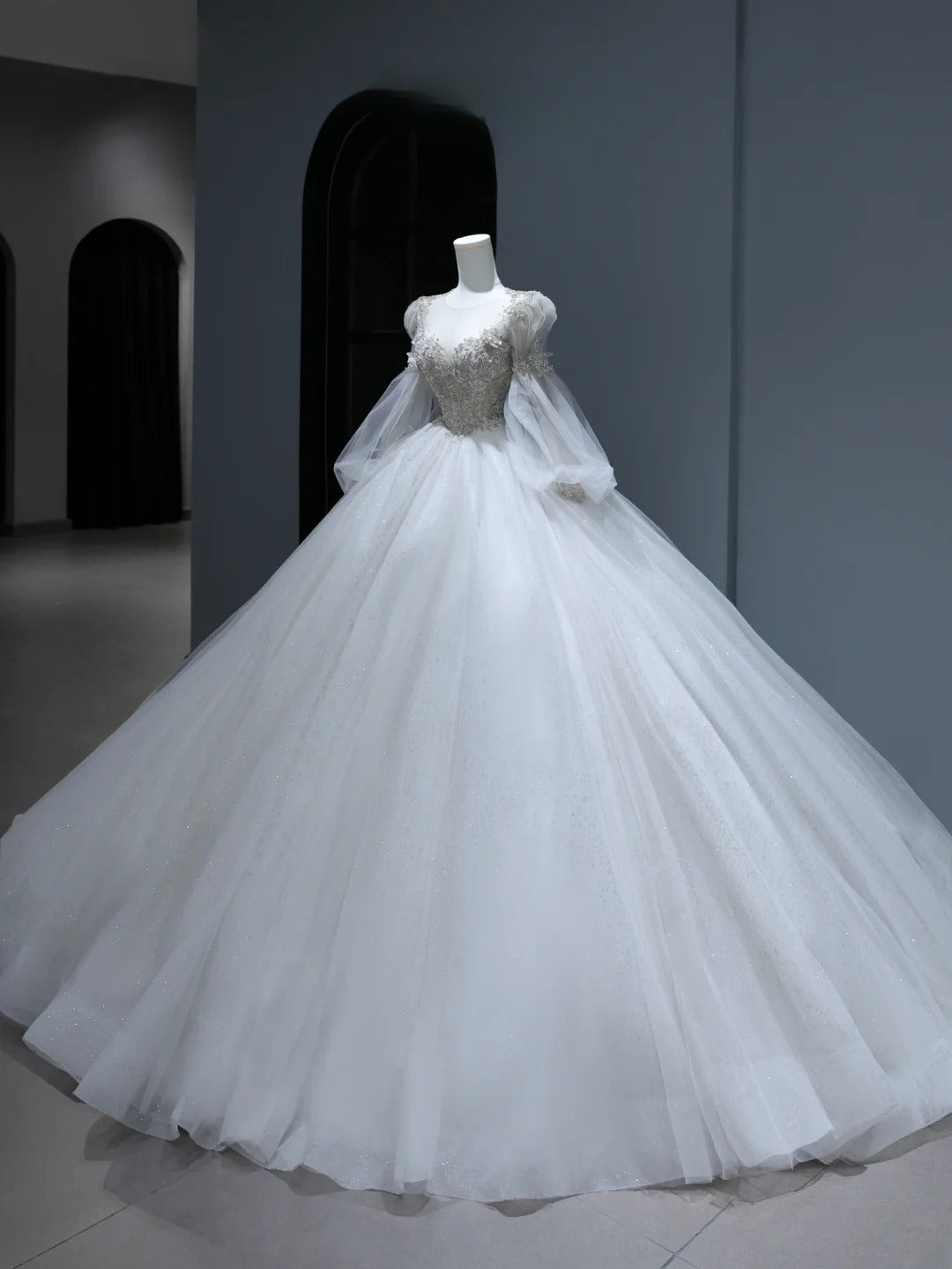 Princess Long Wedding Gowns Ball Gown Scoop Style for Bride With Lace Appliques Long Sleeves Train White Bridal Dresses AS374