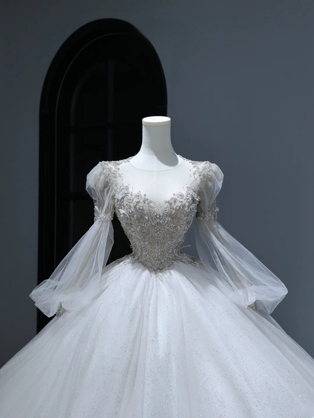 Princess Long Wedding Gowns Ball Gown Scoop Style for Bride With Lace Appliques Long Sleeves Train White Bridal Dresses AS374