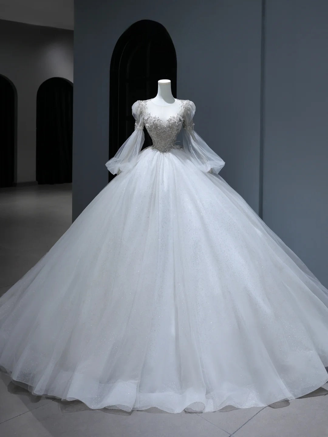 Princess Long Wedding Gowns Ball Gown Scoop Style for Bride With Lace Appliques Long Sleeves Train White Bridal Dresses AS374