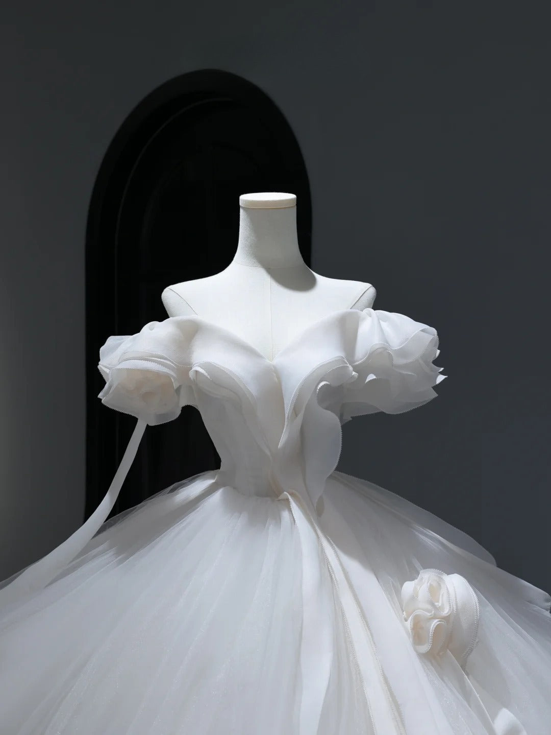 Princess Long Wedding Gowns Ball Gown Off The Shoulder Style for Bride With Short Sleeves Train White Bridal Dresses AS375