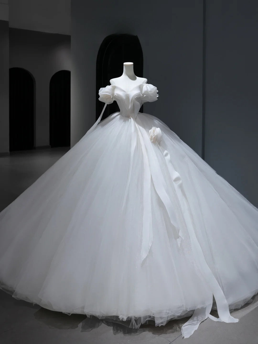 Princess Long Wedding Gowns Ball Gown Off The Shoulder Style for Bride With Short Sleeves Train White Bridal Dresses AS375