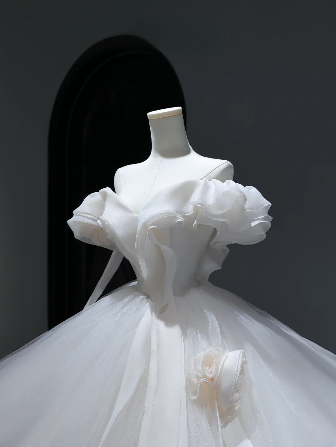 Princess Long Wedding Gowns Ball Gown Off The Shoulder Style for Bride With Short Sleeves Train White Bridal Dresses AS375