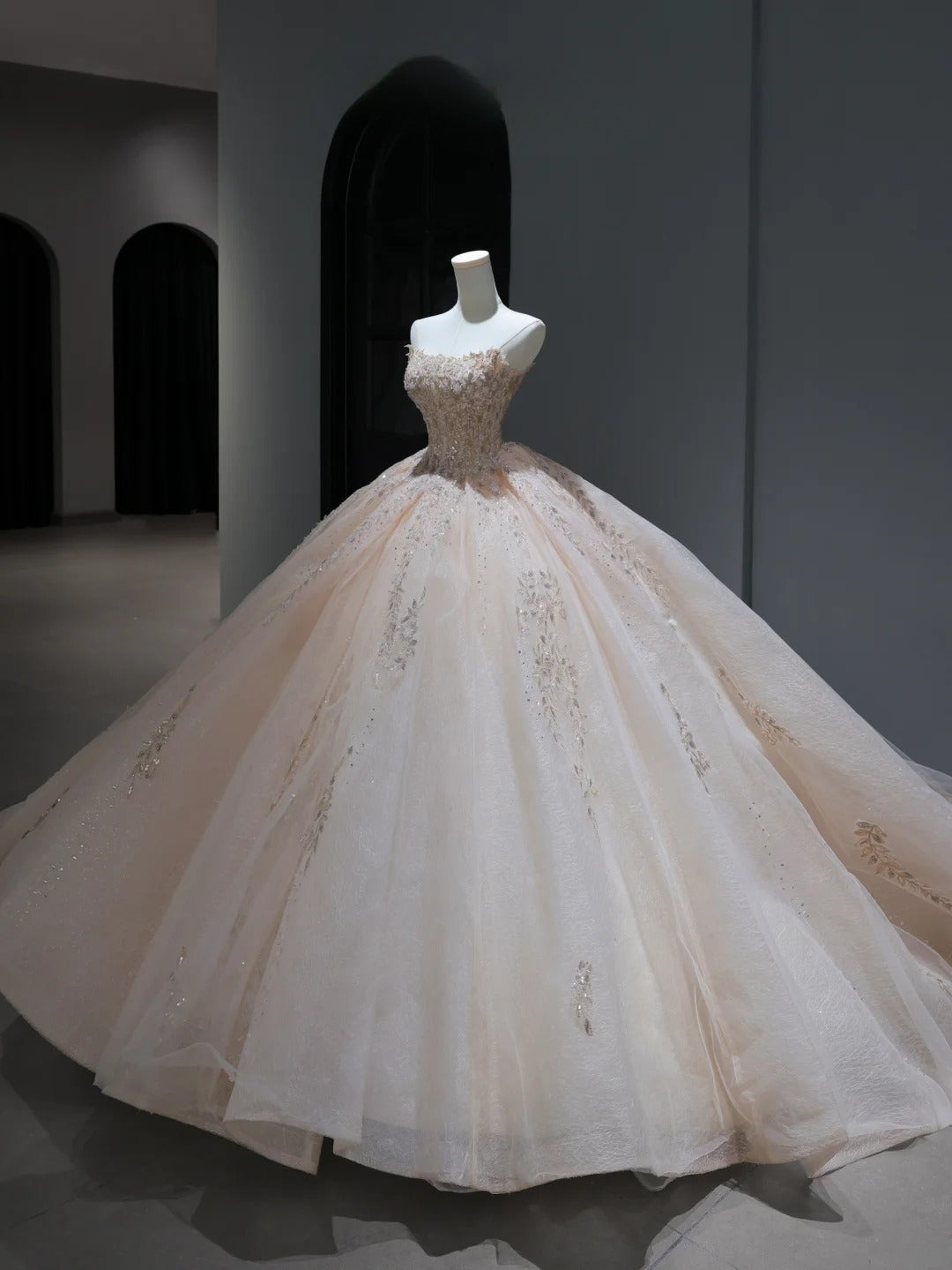 Robe de mariée longue de princesse, style bal, bustier rose poudré, avec corsage à sequins et perles, traîne, AS383