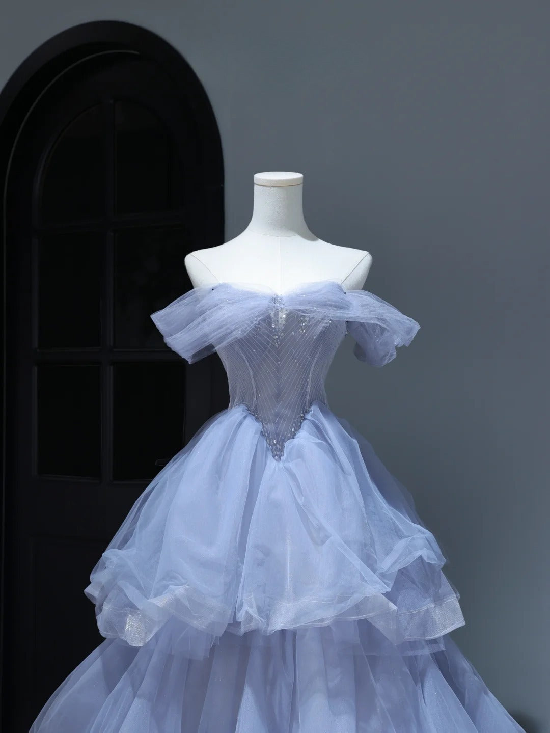 Robe de bal élégante et sobre, style bohème chic, épaules dénudées, tulle lilas, manches perlées, robe de soirée longue AS384