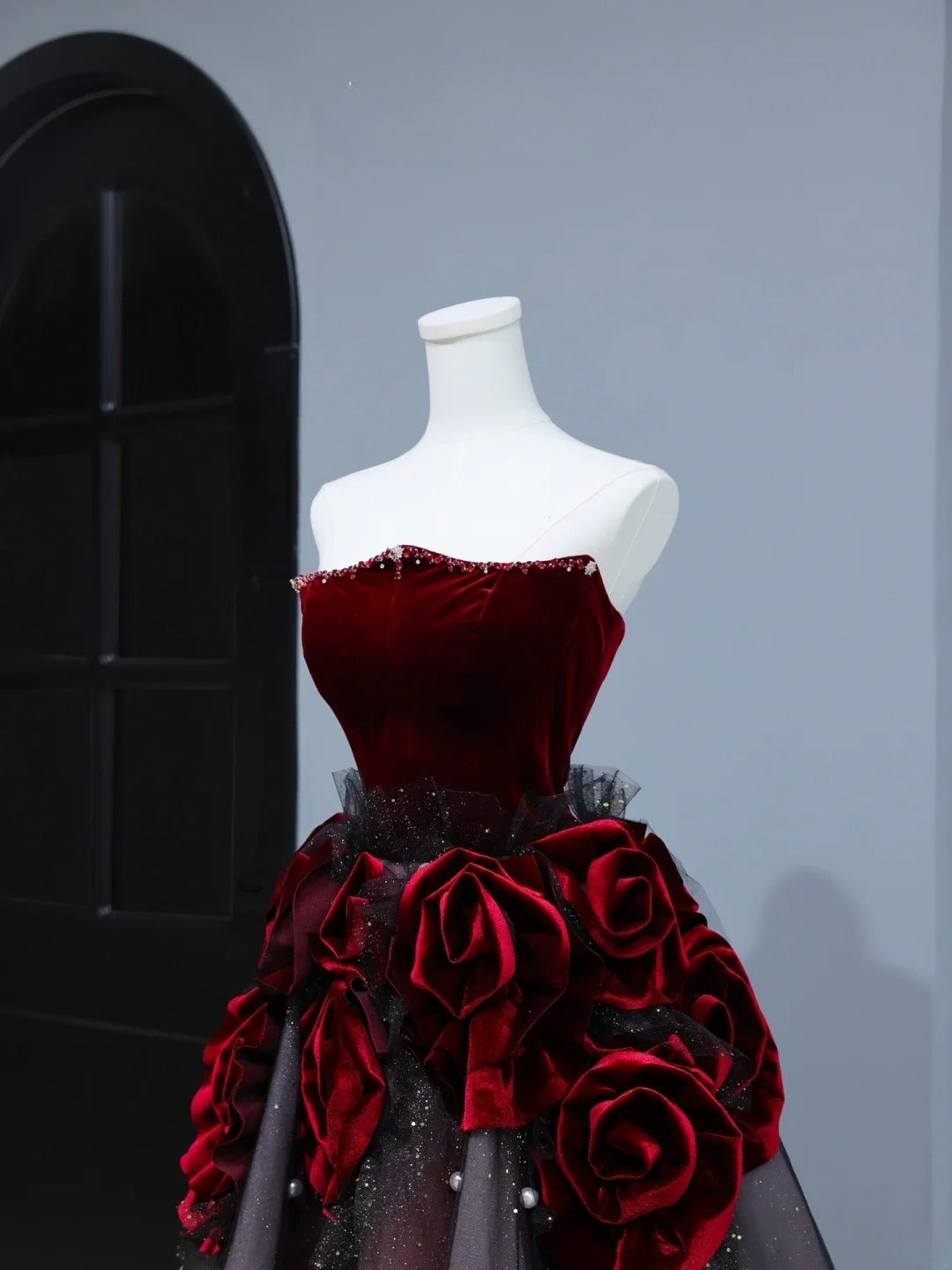 Modest Prom Dresses Aesthetic Ball Gown Strapless Burgundy Tulle Inspiration Style Impress With Flowers Long Party Formal Gown AS394