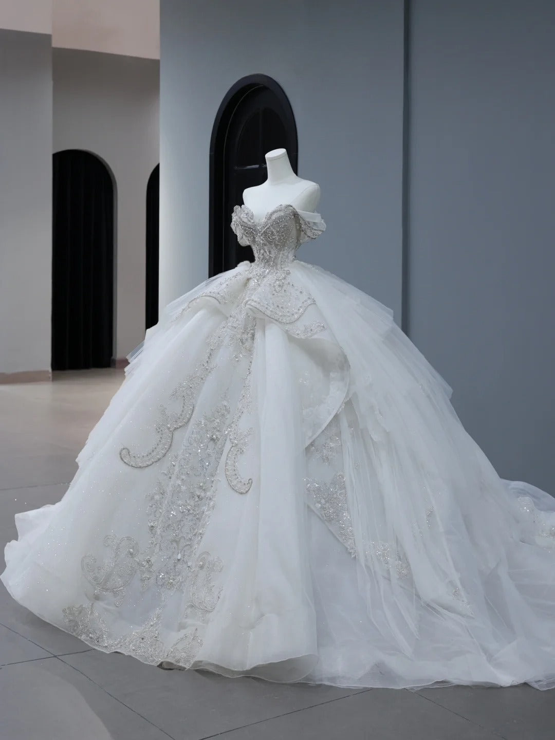 Princess Long Wedding Gowns Ball Gown Off The Shoulder Style for Bride With Short Sleeves Train White Bridal Dress AS395