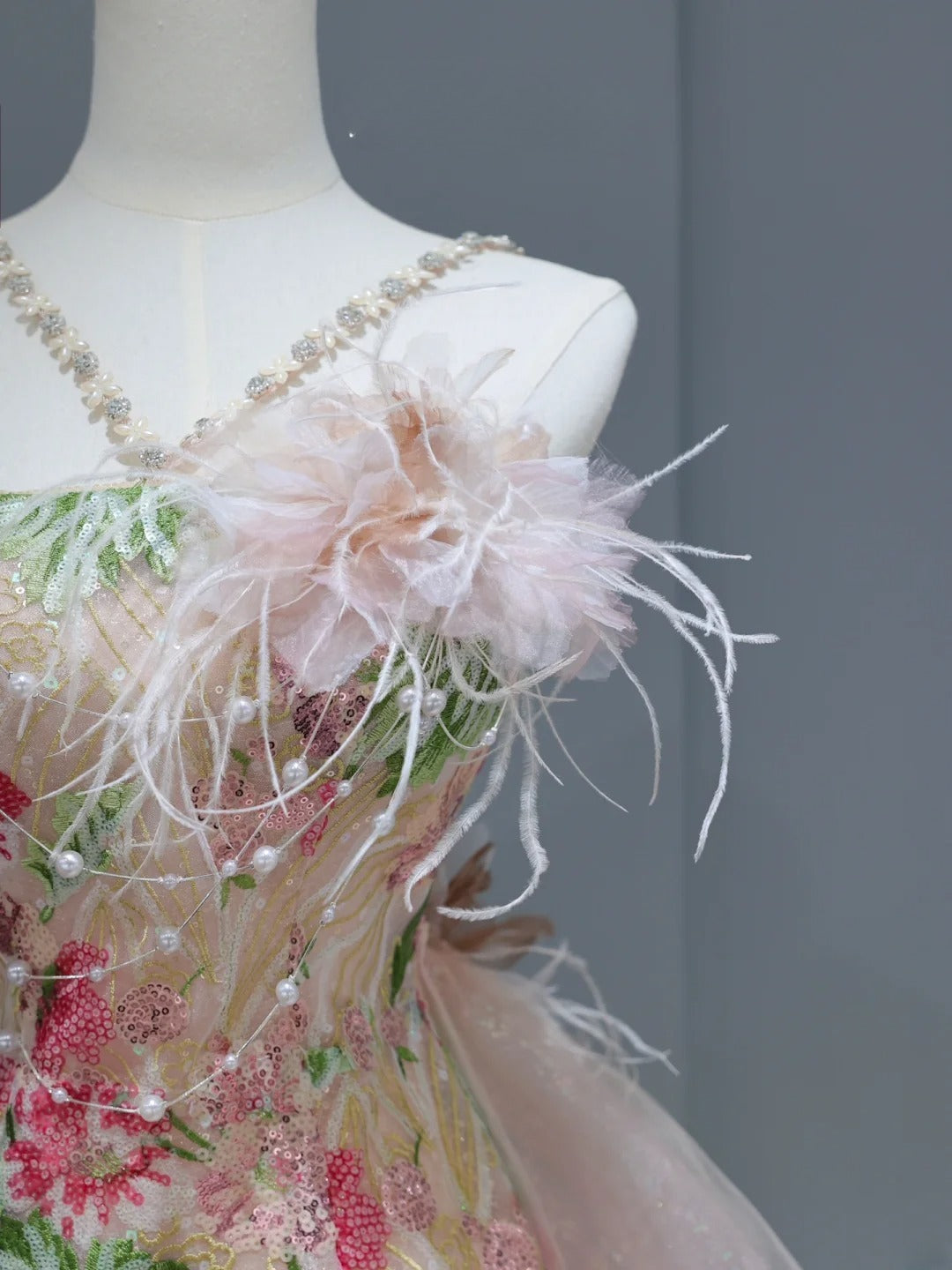 Niedliches Ballkleid im ästhetischen A-Linien-Stil mit Neckholder, Pailletten, rosa Blumenmuster, inspirierendem Stil, Korsett, figurbetontem, langem Partykleid AS397