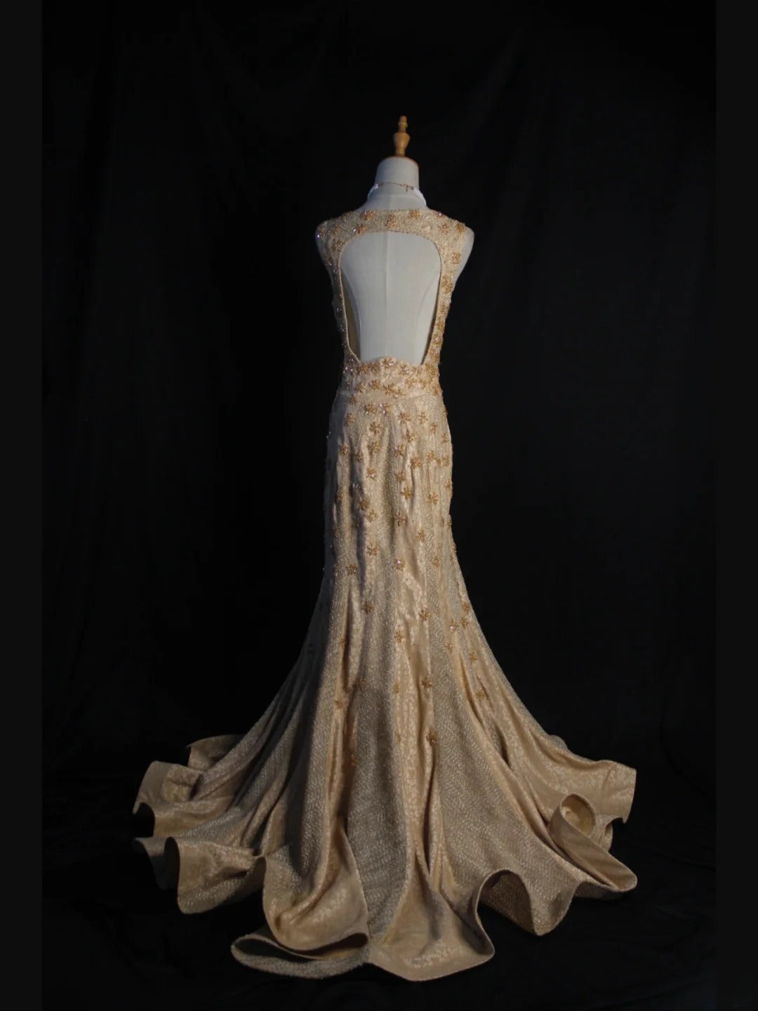 Vintage Meerjungfrauenkleid aus den 1950er Jahren, goldfarben, mit Perlenbesatz am Oberteil, langes Ballkleid, Inspiration für Geburtstagsoutfit, formelles Abendkleid AS397
