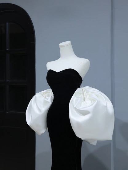 Robe de bal sobre, style sirène, décolleté cœur, en velours noir, inspiration style, robe longue de soirée formelle avec cape AS398