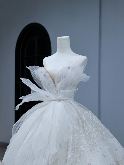 Langes Brautkleid im Prinzessinnenstil mit herzförmigem Ausschnitt, plissierter, geraffter Schleppe, weißes Brautkleid AS401