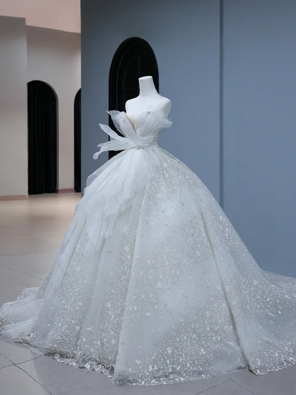 Langes Brautkleid im Prinzessinnenstil mit herzförmigem Ausschnitt, plissierter, geraffter Schleppe, weißes Brautkleid AS401