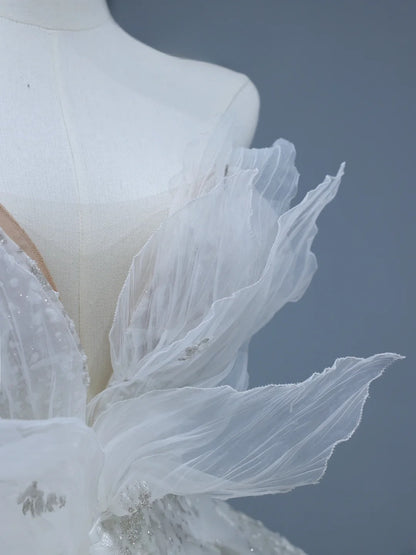 Langes Brautkleid im Prinzessinnenstil mit herzförmigem Ausschnitt, plissierter, geraffter Schleppe, weißes Brautkleid AS401