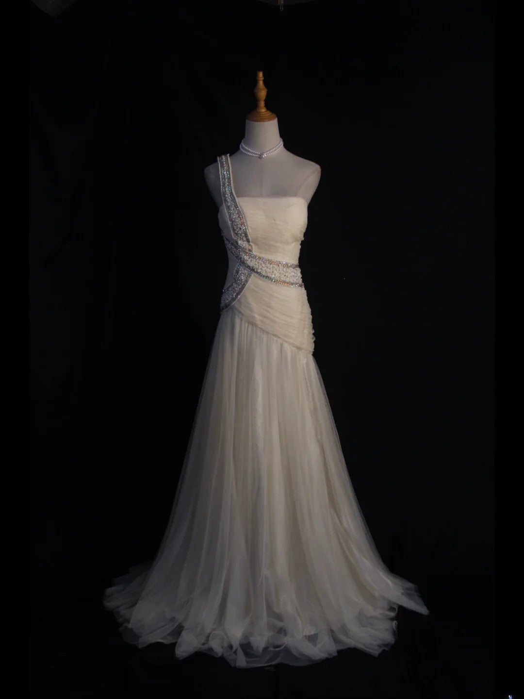 Elegantes, weißes Meerjungfrauen-Brautkleid mit One-Shoulder-Ausschnitt aus Tüll im Vintage-Stil für Damen mit Schleppe (Modell AS402)