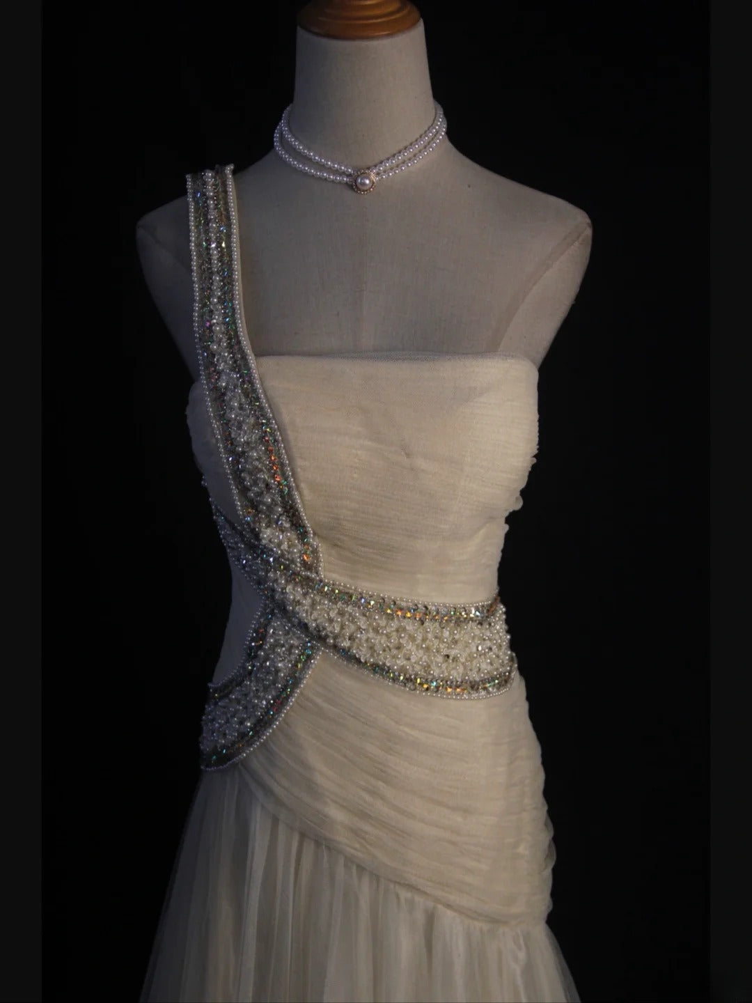 Elegantes, weißes Meerjungfrauen-Brautkleid mit One-Shoulder-Ausschnitt aus Tüll im Vintage-Stil für Damen mit Schleppe (Modell AS402)