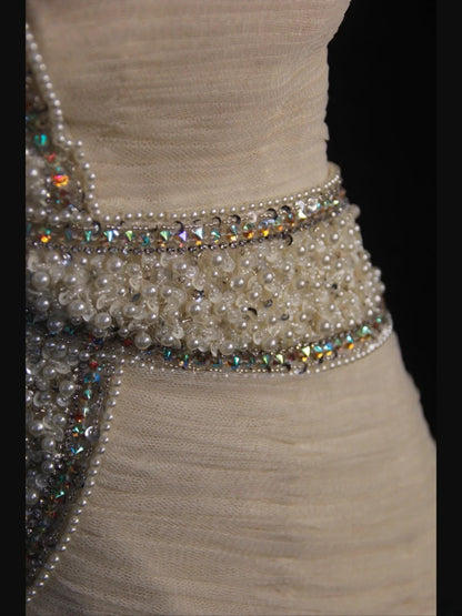 Elegantes, weißes Meerjungfrauen-Brautkleid mit One-Shoulder-Ausschnitt aus Tüll im Vintage-Stil für Damen mit Schleppe (Modell AS402)