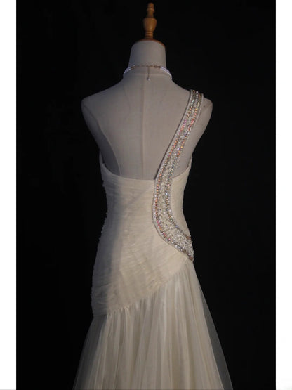 Elegantes, weißes Meerjungfrauen-Brautkleid mit One-Shoulder-Ausschnitt aus Tüll im Vintage-Stil für Damen mit Schleppe (Modell AS402)