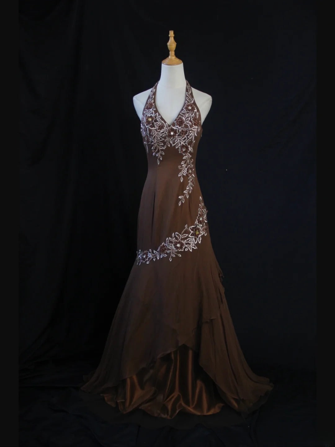 Robe de bal longue vintage sirène années 80, dos nu, en mousseline marron ornée de perles - Inspiration tenue d'anniversaire - Robe de soirée AS403