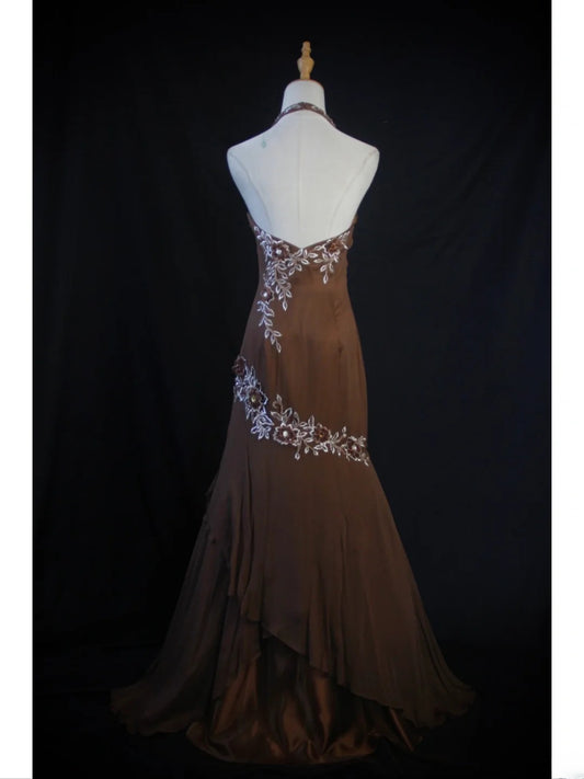Robe de bal longue vintage sirène années 80, dos nu, en mousseline marron ornée de perles - Inspiration tenue d'anniversaire - Robe de soirée AS403