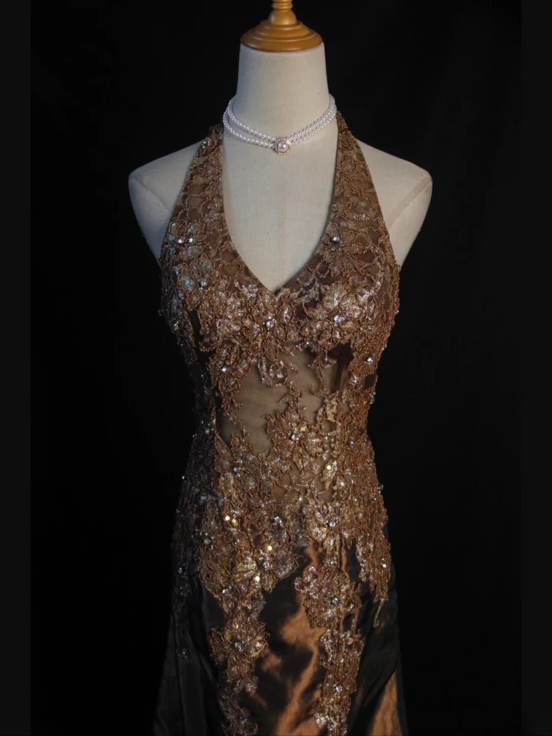 Vintage Meerjungfrauen-Kleid im 80er-Jahre-Stil, Neckholder, Schokoladenbraunes Taftkleid mit Schlitz und Perlen, Langes Ballkleid, Inspiration für Geburtstagsoutfits, Abendkleider AS404