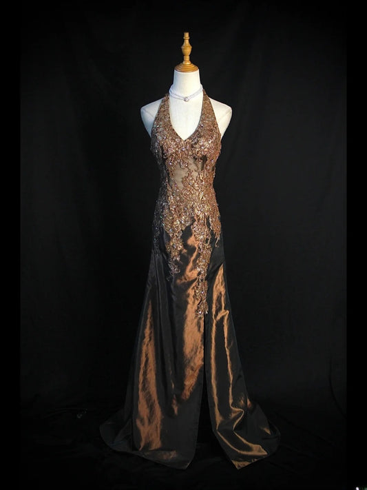 Robe de bal longue vintage sirène années 80, dos nu, en taffetas chocolat avec fente et perles. Inspiration tenue d'anniversaire. Robe de soirée AS404