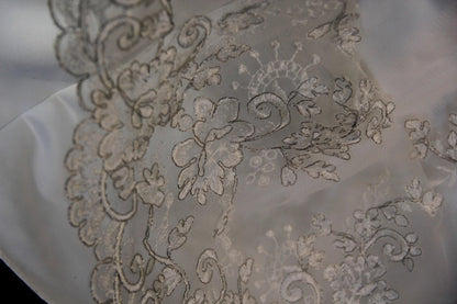 Elegantes Meerjungfrauen-Brautkleid aus transparentem Tüll in Vintage-Weiß mit Herzausschnitt und Schleppe AS406