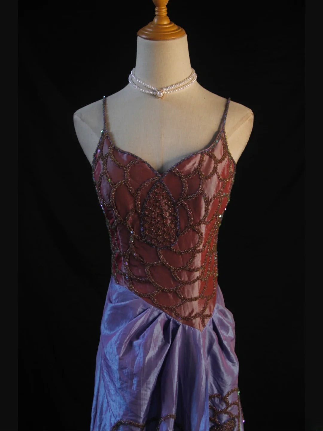 Retro-Abendkleid im Stil der 1950er Jahre: A-Linie, Spaghettiträger, Taft, bordeauxrot mit Perlen, Inspiration für ein Outfit zum 21. Geburtstag, Abendkleid AS407