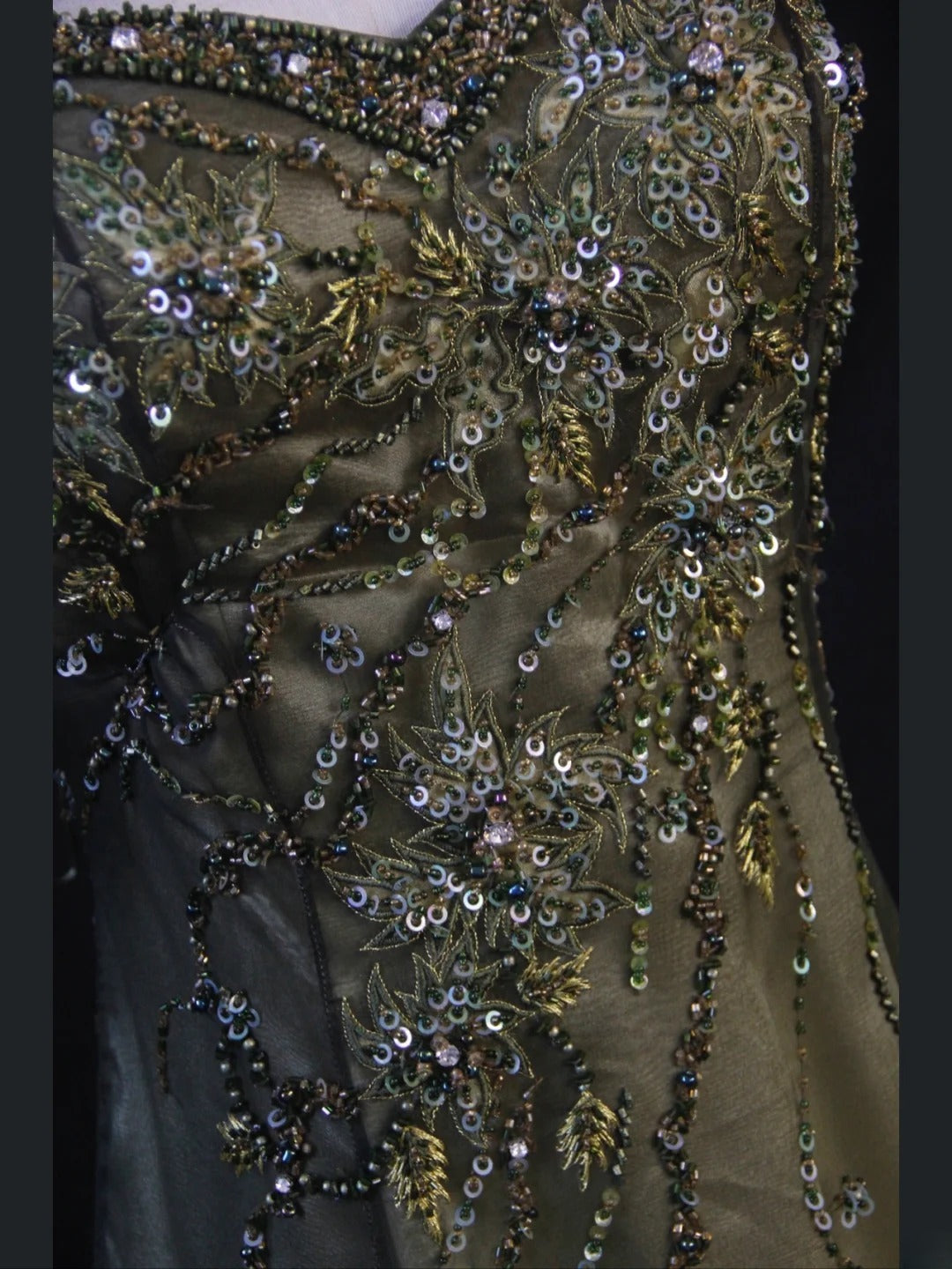 Vintage A-Linien-Kleid aus grünem Chiffon im Stil der 1950er Jahre mit herzförmigem Ausschnitt und Perlenbesatz am Oberteil – langes Ballkleid, Inspiration für Geburtstagsoutfits, Partykleid AS409