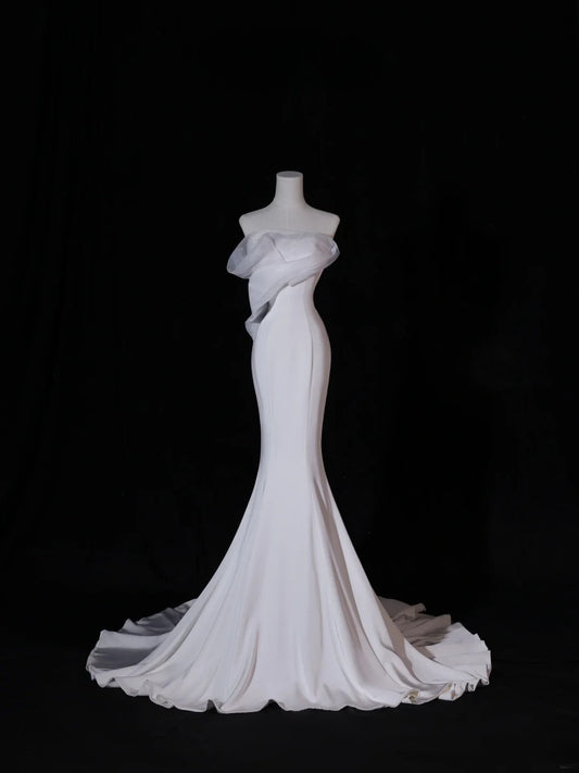 Classic Long Wedding Gowns Mermaid Strapless Style for Bride With Pleated Bodice Train White Bridal Dress AS411