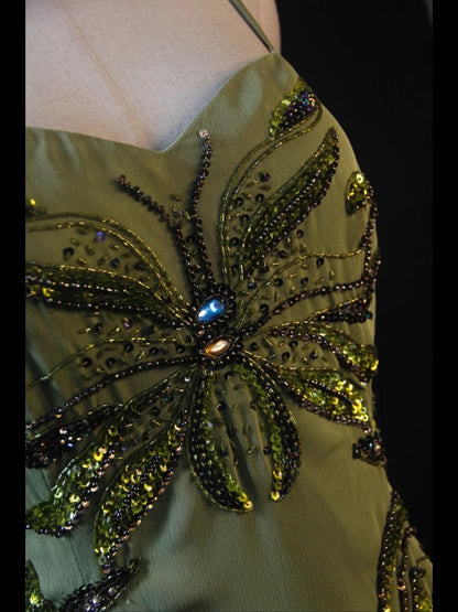 Robe de bal longue rétro années 50, coupe trapèze, bretelles spaghetti, en mousseline vert olive ornée de perles - Inspiration pour une tenue de 21e anniversaire - Robe de soirée AS412