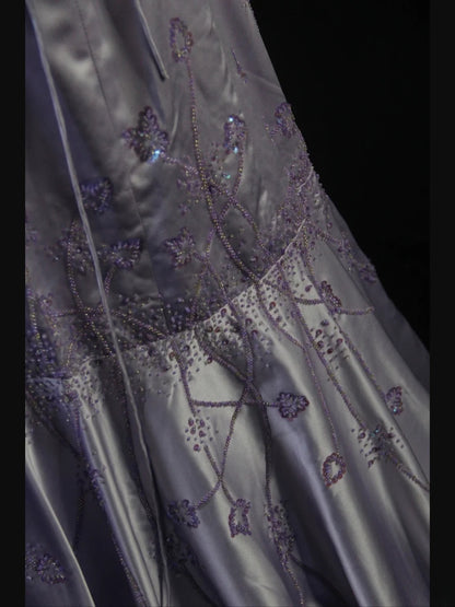 Robe de bal longue sirène rétro années 50, bretelles spaghetti, satin lilas orné de perles - Inspiration tenue pour un 21e anniversaire - Robe de soirée AS414