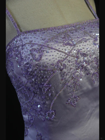Robe de bal longue sirène rétro années 50, bretelles spaghetti, satin lilas orné de perles - Inspiration tenue pour un 21e anniversaire - Robe de soirée AS414