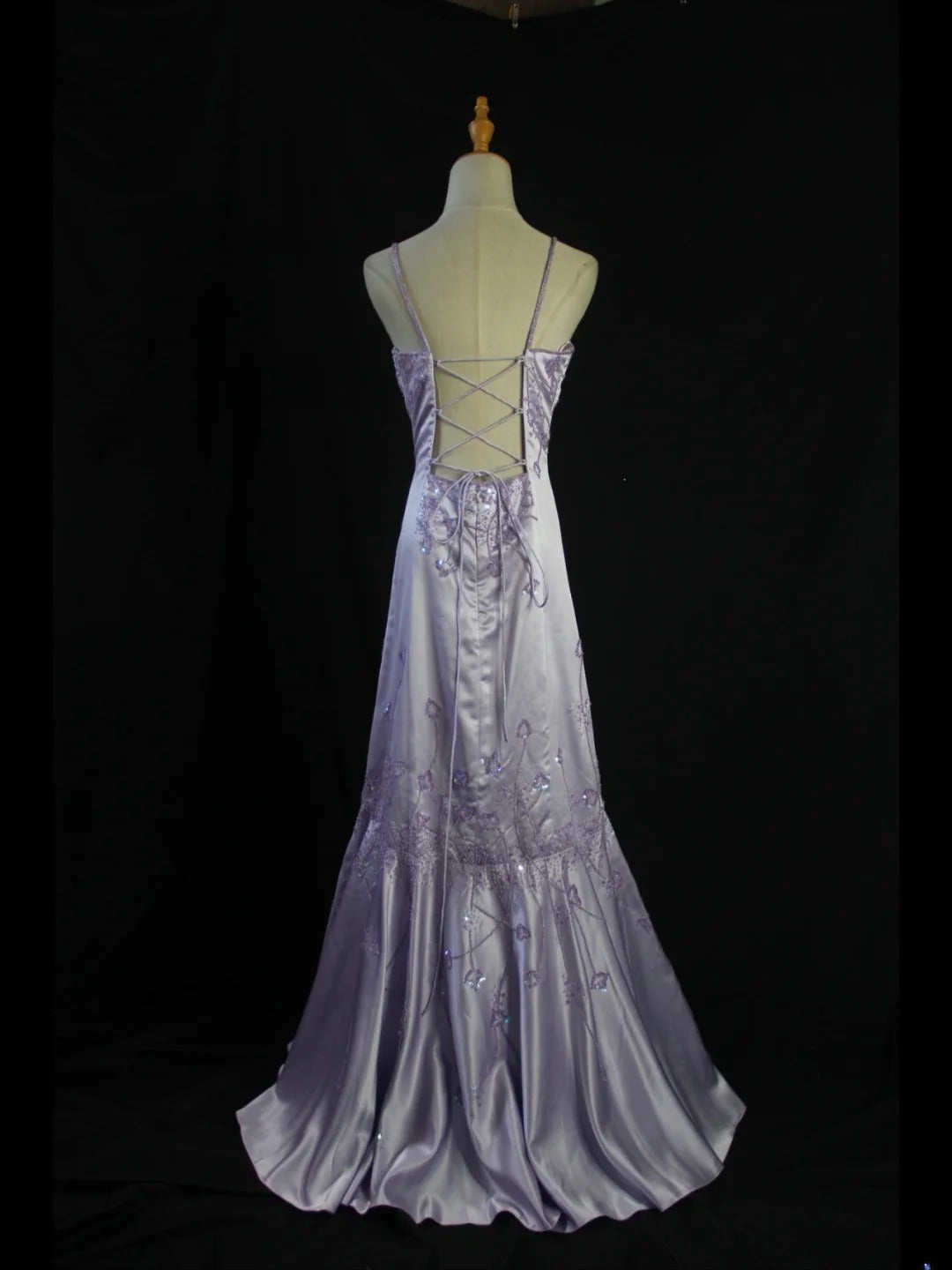 Robe de bal longue sirène rétro années 50, bretelles spaghetti, satin lilas orné de perles - Inspiration tenue pour un 21e anniversaire - Robe de soirée AS414