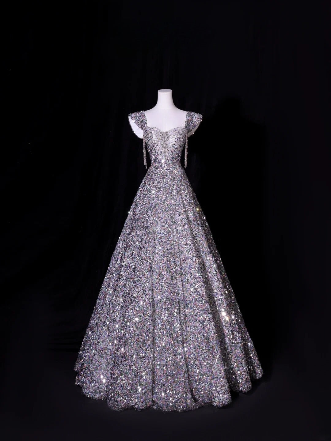 Elegantes Ballkleid mit Herzausschnitt, silber-grauen Pailletten, lang – Inspiration für Damen und Mädchen, formelle Partykleider, lange formelle Abiballkleider AS415