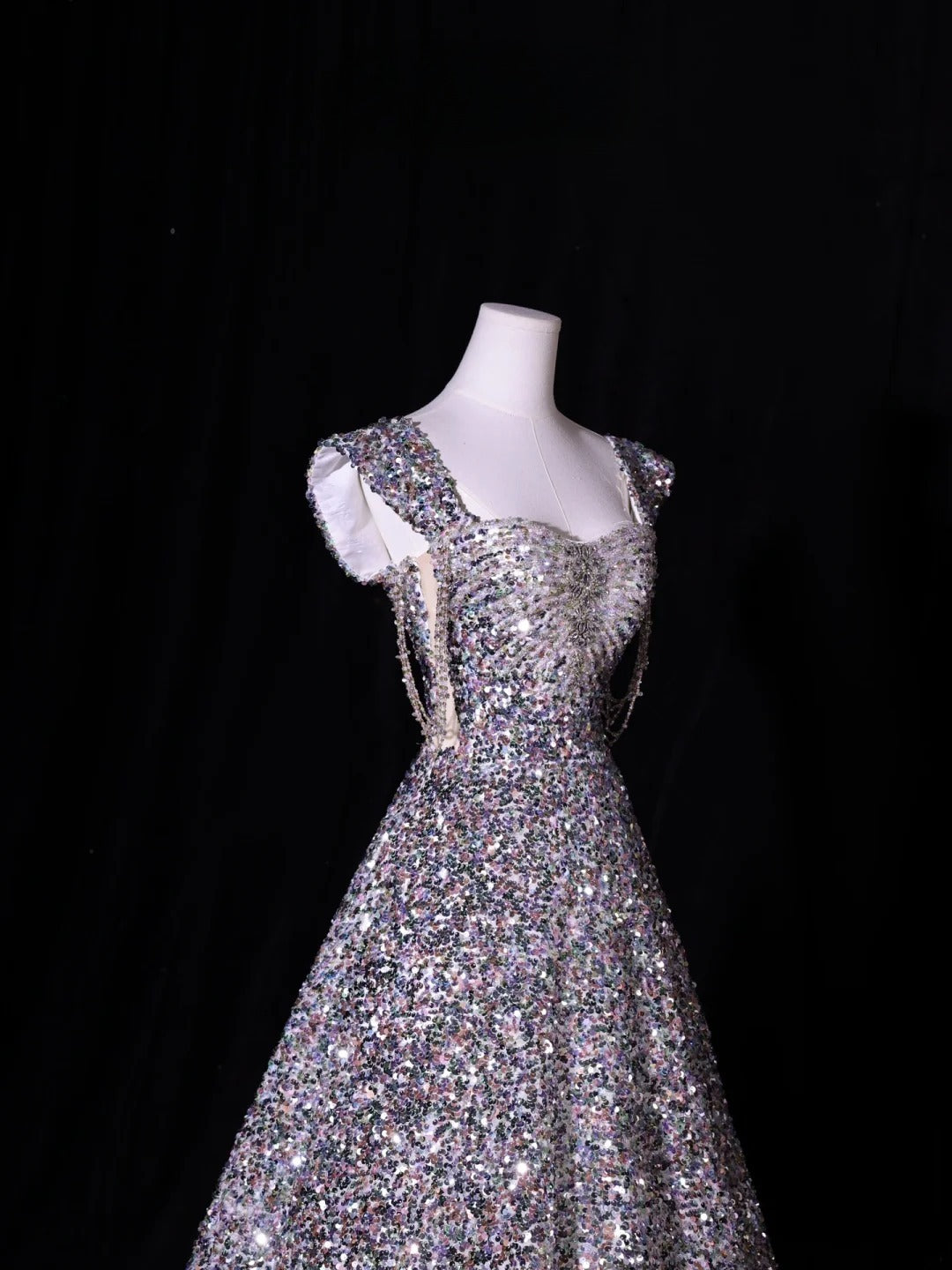 Elegantes Ballkleid mit Herzausschnitt, silber-grauen Pailletten, lang – Inspiration für Damen und Mädchen, formelle Partykleider, lange formelle Abiballkleider AS415