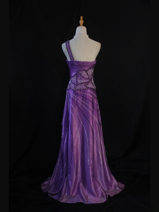 Robe de bal longue violette vintage années 1950, coupe trapèze asymétrique, bustier plissé à volants et perles. Inspiration tenue d'anniversaire ou robe de soirée (AS415).