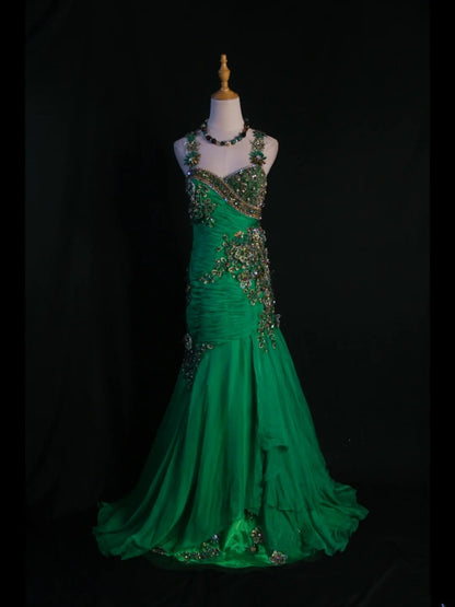 Robe de bal longue vintage sirène en mousseline verte, bustier cœur, années 1950, avec corsage plissé à volants et perles. Inspiration tenue d'anniversaire ou robe de soirée AS417