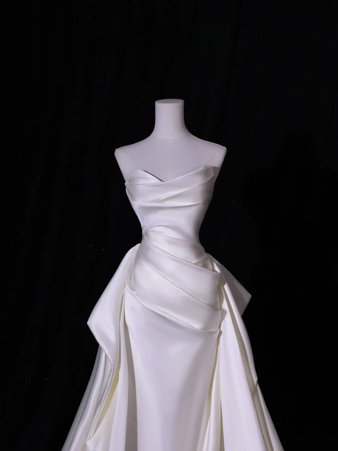 Robe de mariée longue et simple, style sirène, blanche, en satin plissé, coupe ajustée, AS418