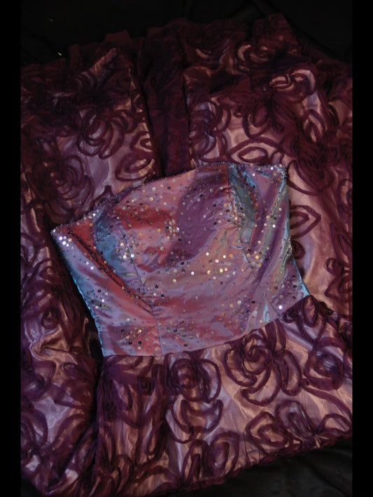 Robe de bal longue violette vintage années 1950, coupe trapèze, bustier à volants et perles, inspiration années 1950, tenue d'anniversaire ou robe de soirée pour femme AS420