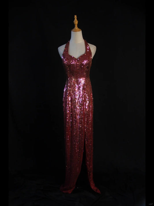 Robe de bal longue vintage années 1950, coupe trapèze, dos nu, sequins bordeaux, fente et corsage orné de perles. Inspiration robe de soirée pour femme (AS426).